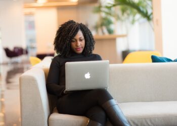 4 Ways for Women to Make Money Online