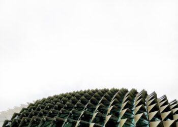 How Luxury Brands Use Visualization To Improve E-commerce Experience