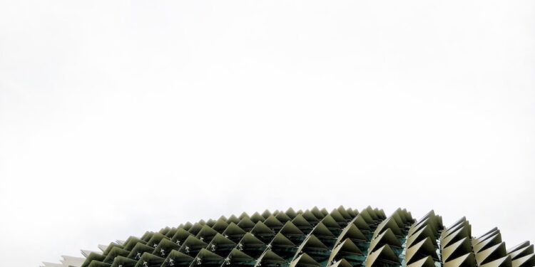 How Luxury Brands Use Visualization To Improve E-commerce Experience